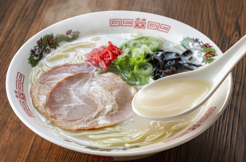  Tonkotsu Ramen: Journeying into Japan’s Creamy, Pork-Broth Wonder