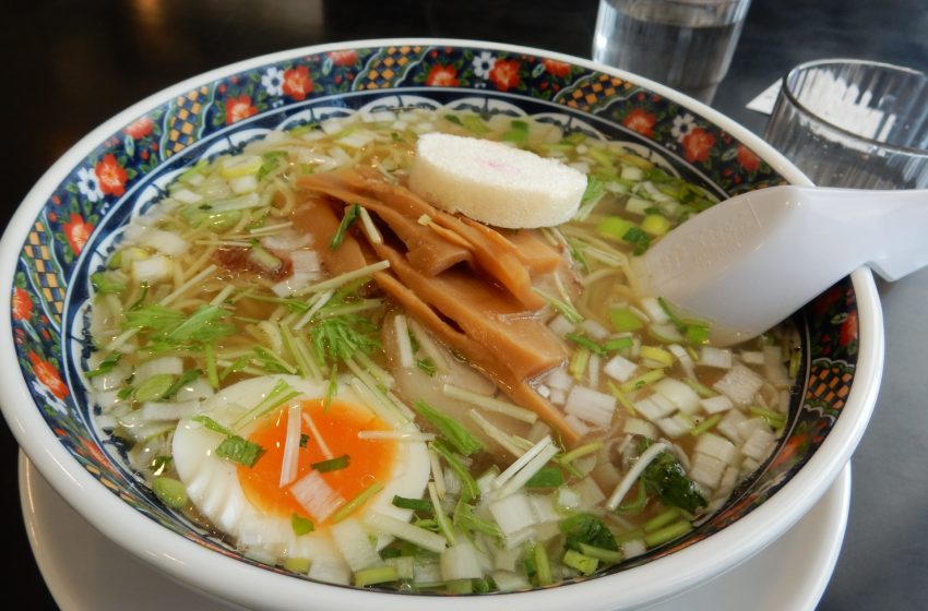  Hakodate Ramen: A Delicate Dance of Sea and Soup in Hokkaido