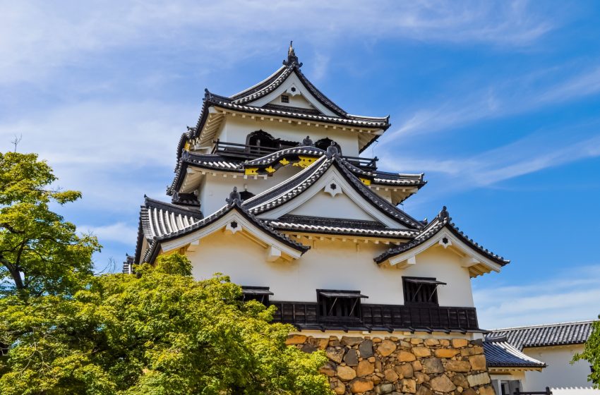  Hikone Castle: A Timeless Journey in the Heart of Shiga Prefecture