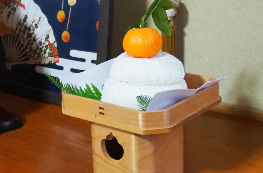  Kagami Mochi: The Symbolic Japanese New Year Decoration