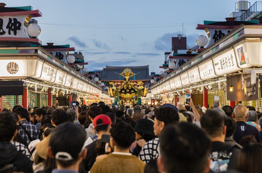  Navigating Japan’s Peak Travel Seasons: A Guide for Visitors